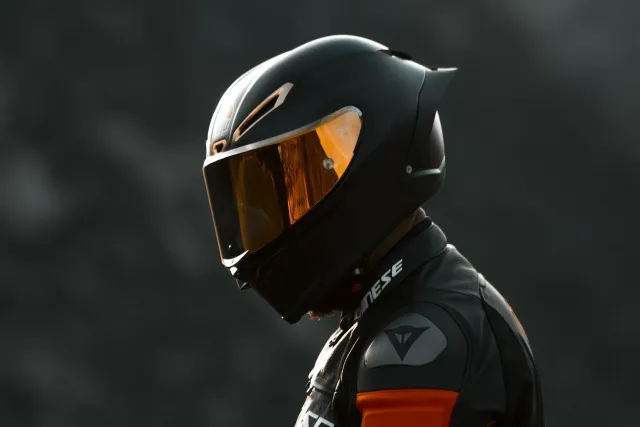 Full-face motorcycle helmet size L