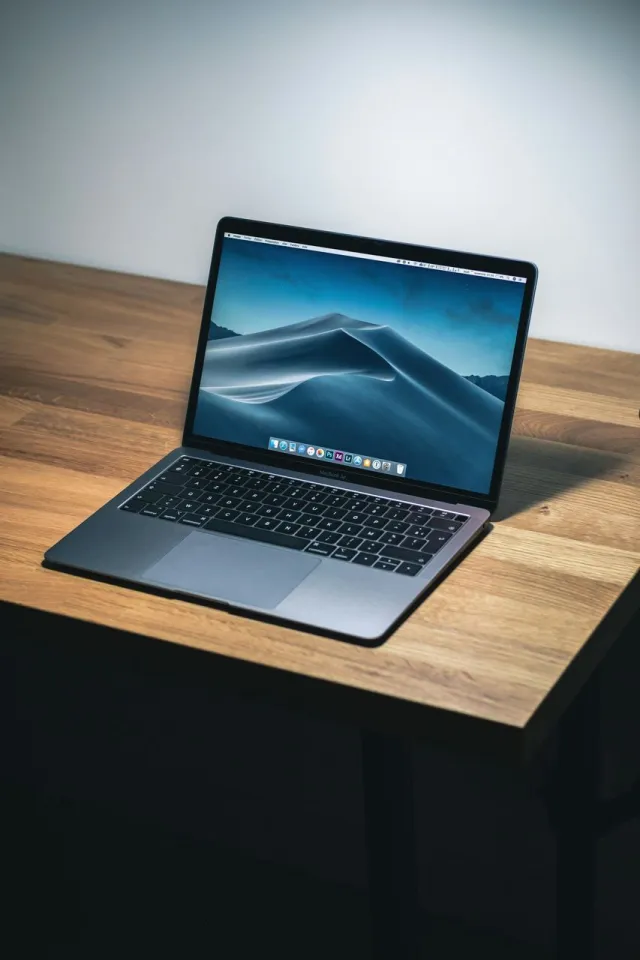 MacBook Pro 13 inch M1 8GB/256GB